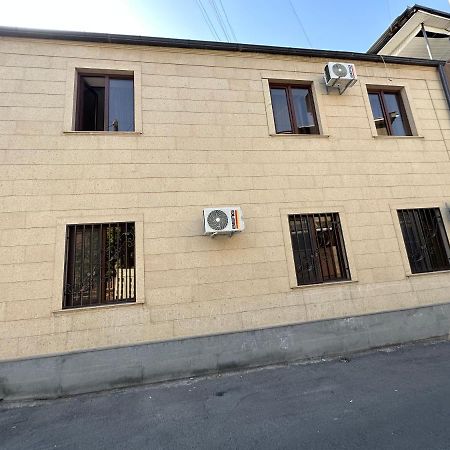 Favorit Hotel-Hostel Ереван Экстерьер фото