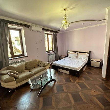 Favorit Hotel-Hostel Ереван Экстерьер фото