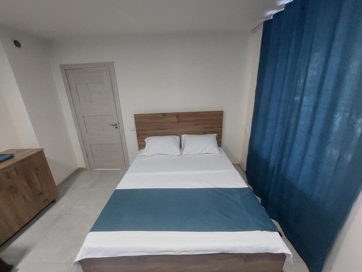 Favorit Hotel-Hostel Ереван Экстерьер фото