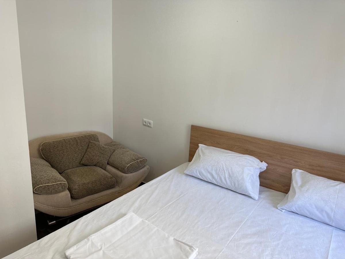 Favorit Hotel-Hostel Ереван Экстерьер фото
