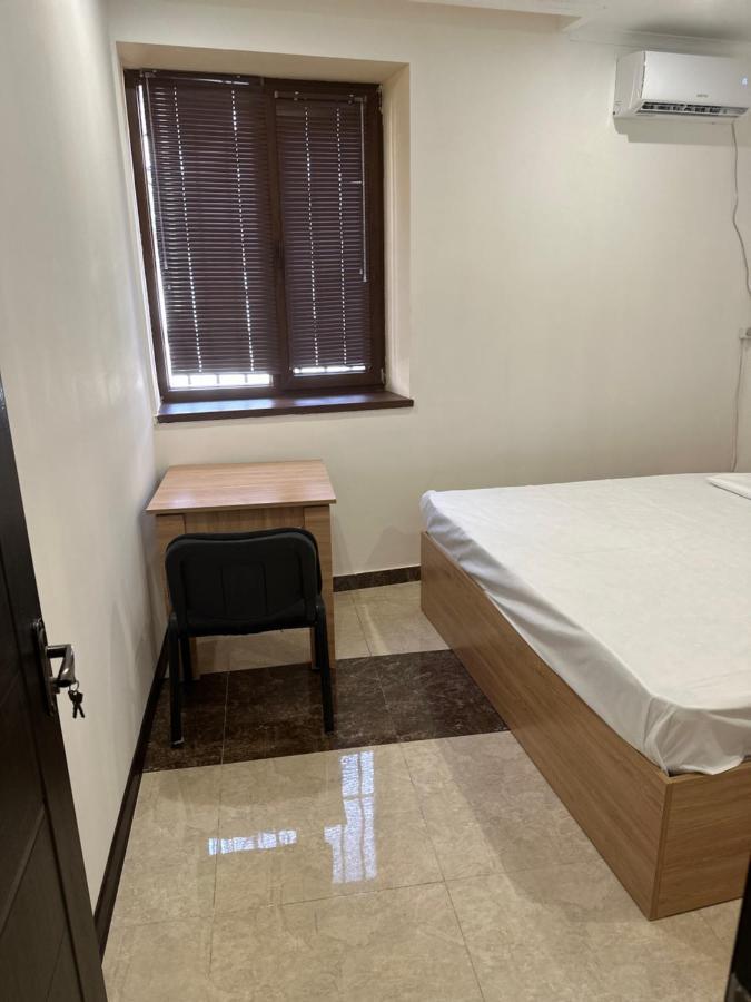 Favorit Hotel-Hostel Ереван Экстерьер фото