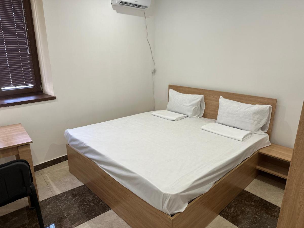 Favorit Hotel-Hostel Ереван Экстерьер фото