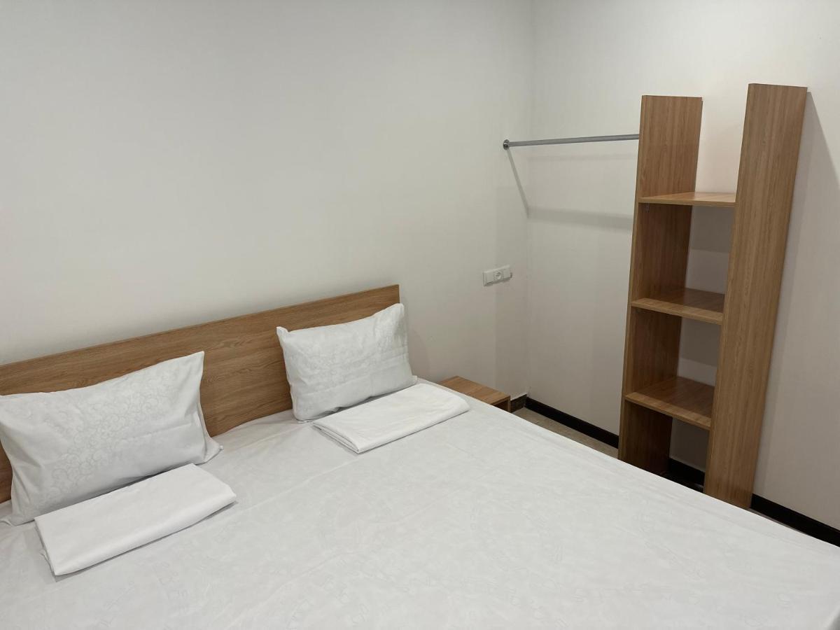 Favorit Hotel-Hostel Ереван Экстерьер фото