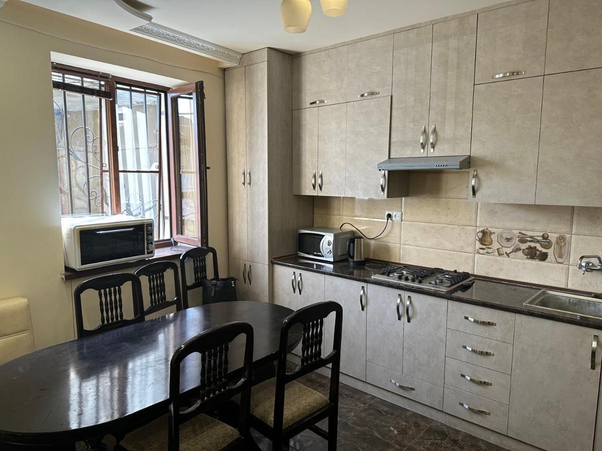 Favorit Hotel-Hostel Ереван Экстерьер фото