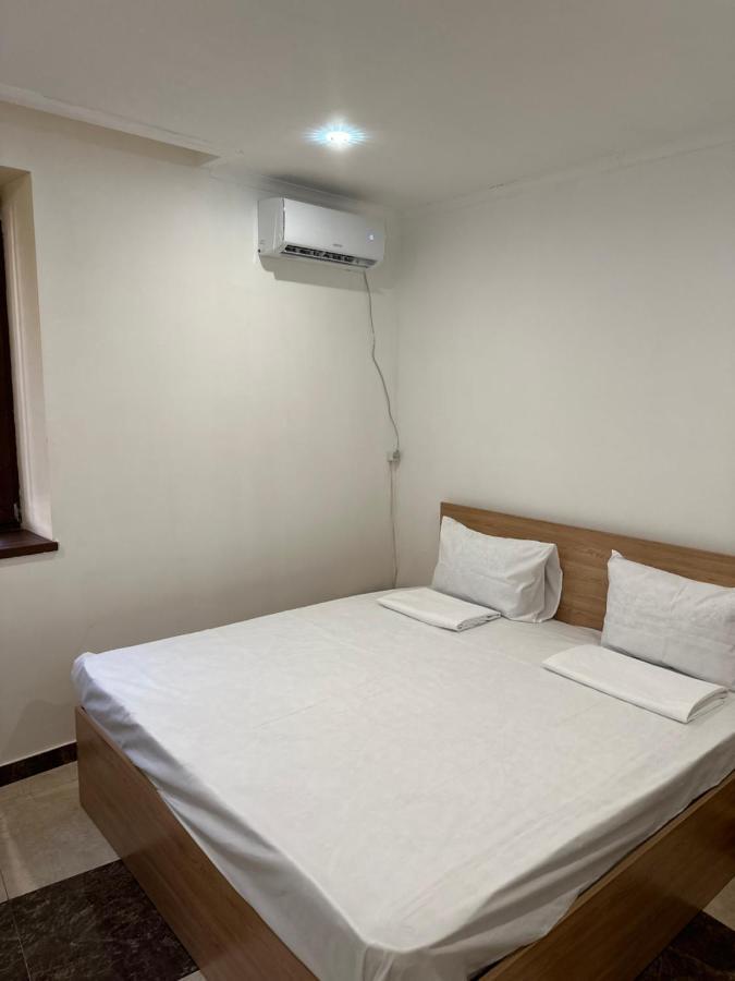 Favorit Hotel-Hostel Ереван Экстерьер фото