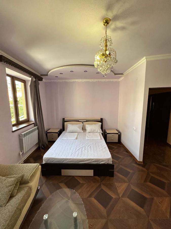 Favorit Hotel-Hostel Ереван Экстерьер фото