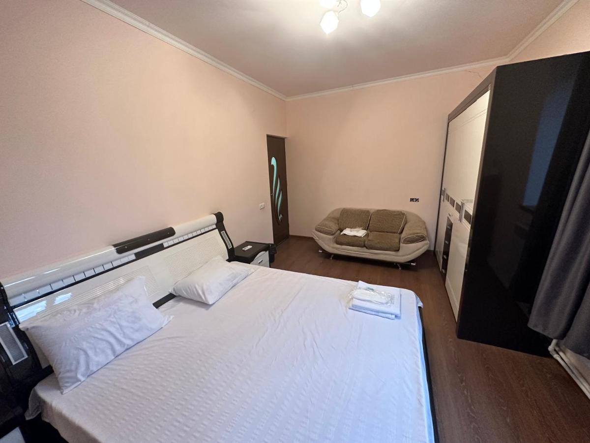 Favorit Hotel-Hostel Ереван Экстерьер фото