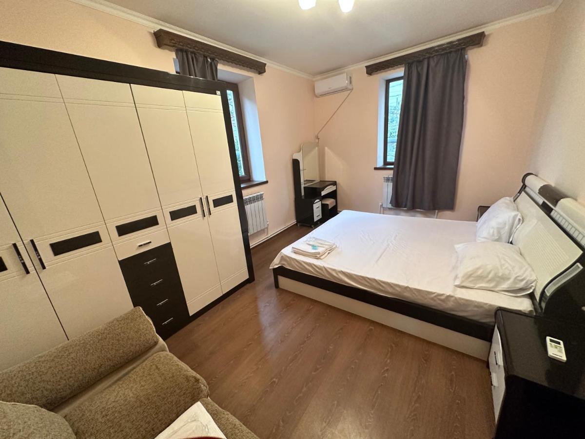 Favorit Hotel-Hostel Ереван Экстерьер фото